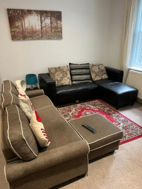 No 4 AT SANDRINGHAM - LARGE 2 BED NEAR SEFTON PARK